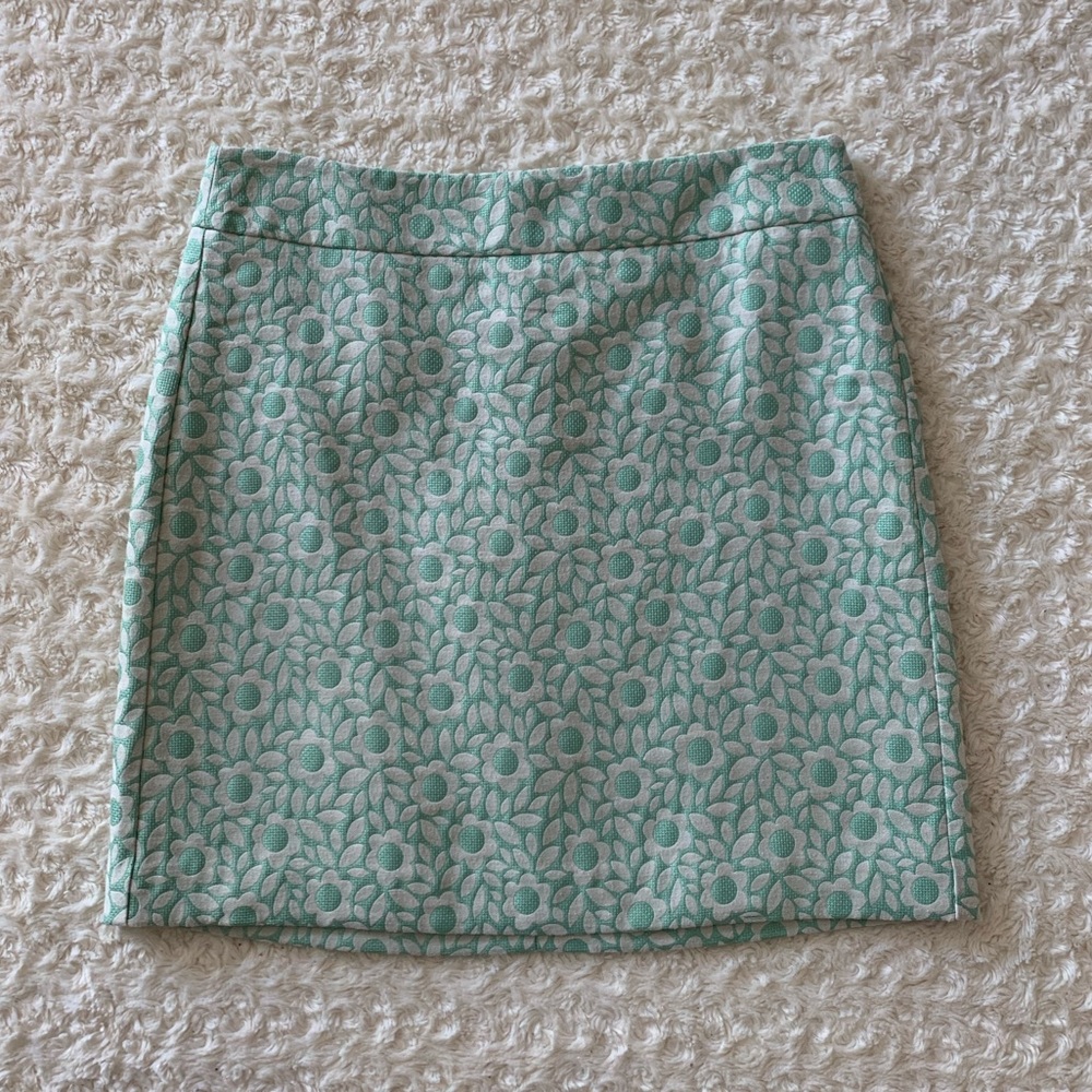 🌸3/$20 - LOFT floral skirt